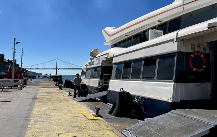 barco-catamara