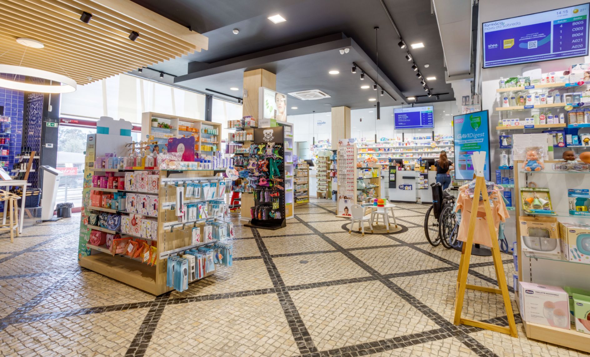 farmacia-sobreda-interior